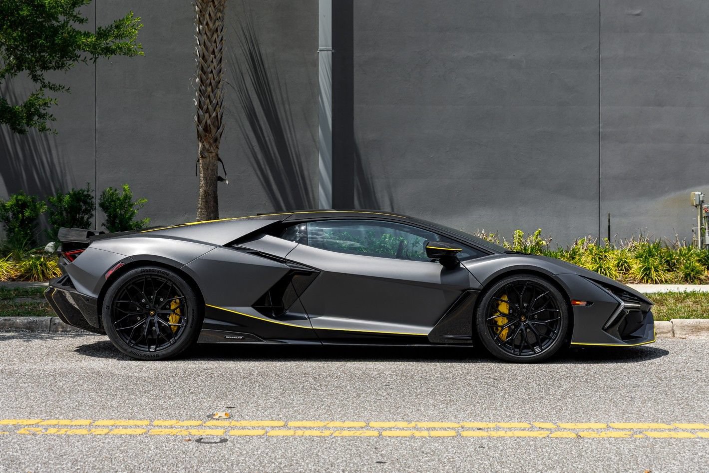 Used 2025 Lamborghini Revuelto AWD/4WD image 14