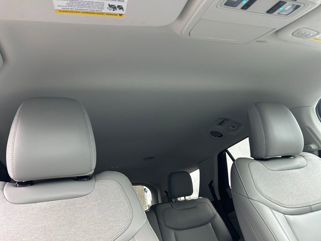 Used 2025 Ford Explorer Active w/ Active Comfort Package AWD/4WD image 27