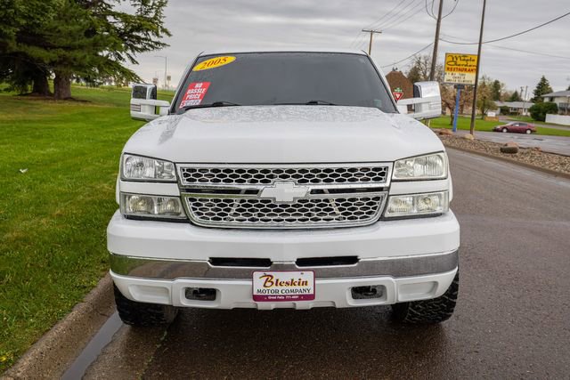Used 2005 Chevrolet Silverado 2500 LS w/ Heavy-Duty Power Package AWD/4WD image 2
