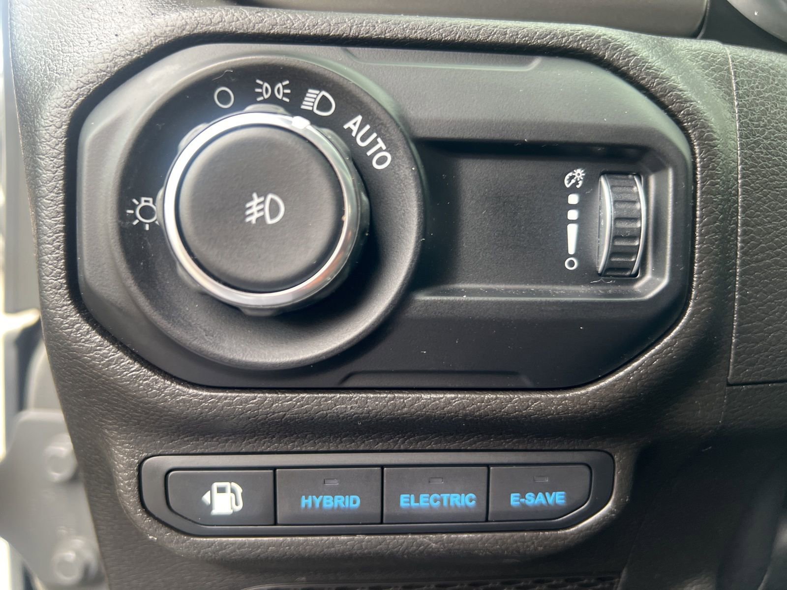 Used 2023 Jeep Wrangler Unlimited w/ Cold Weather Group AWD/4WD image 10