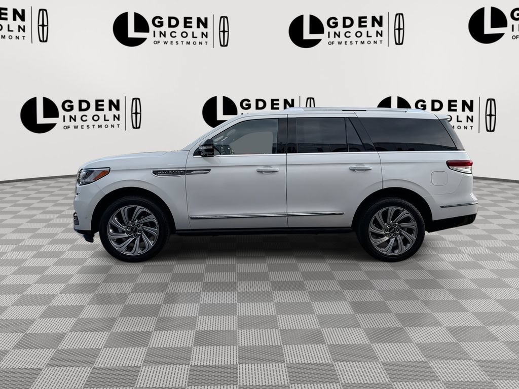 Certified 2024 Lincoln Navigator Reserve AWD/4WD image 5