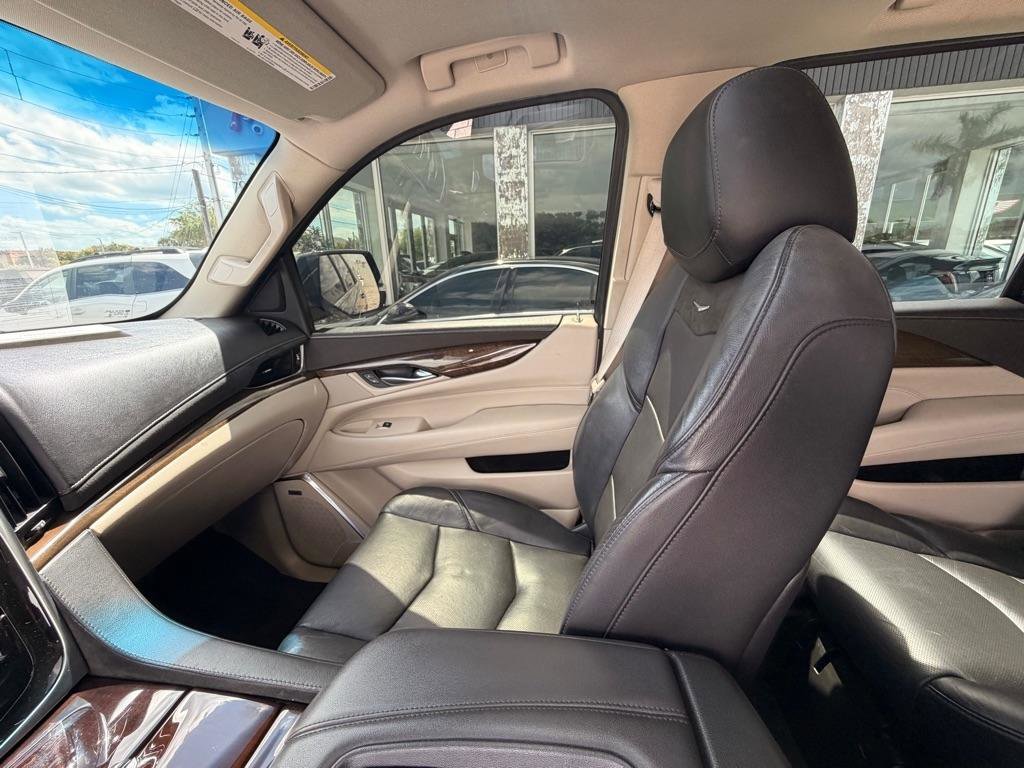 Used 2018 Cadillac Escalade ESV Luxury RWD image 20