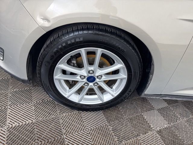 Used 2015 Ford Focus SE w/ SE Cold Weather Package image 28