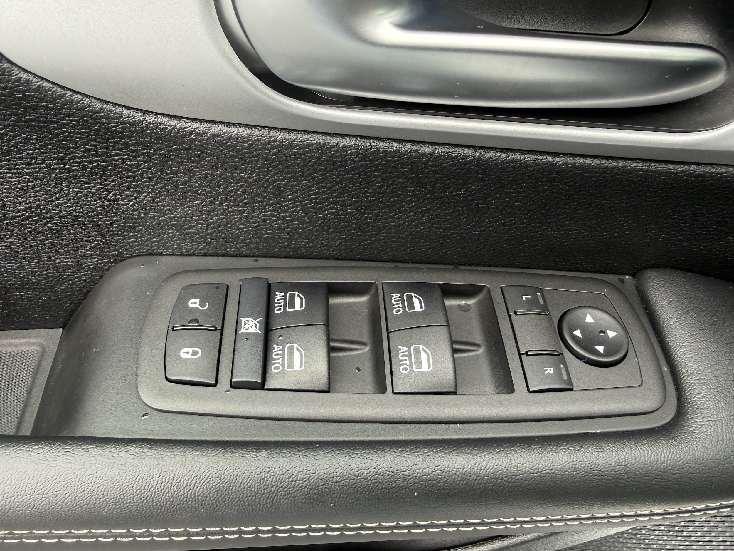 Used 2025 Chrysler Pacifica Select FWD image 22