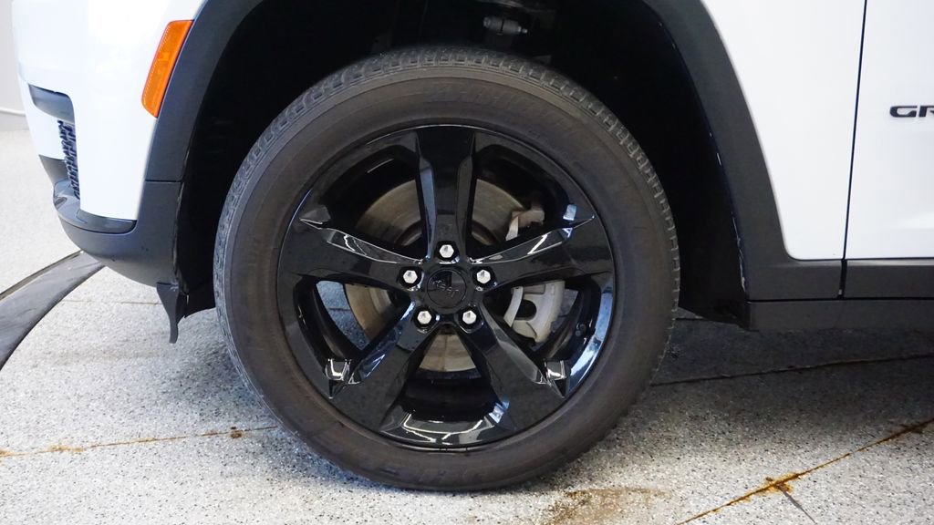 Used 2023 Jeep Grand Cherokee L Laredo image 8