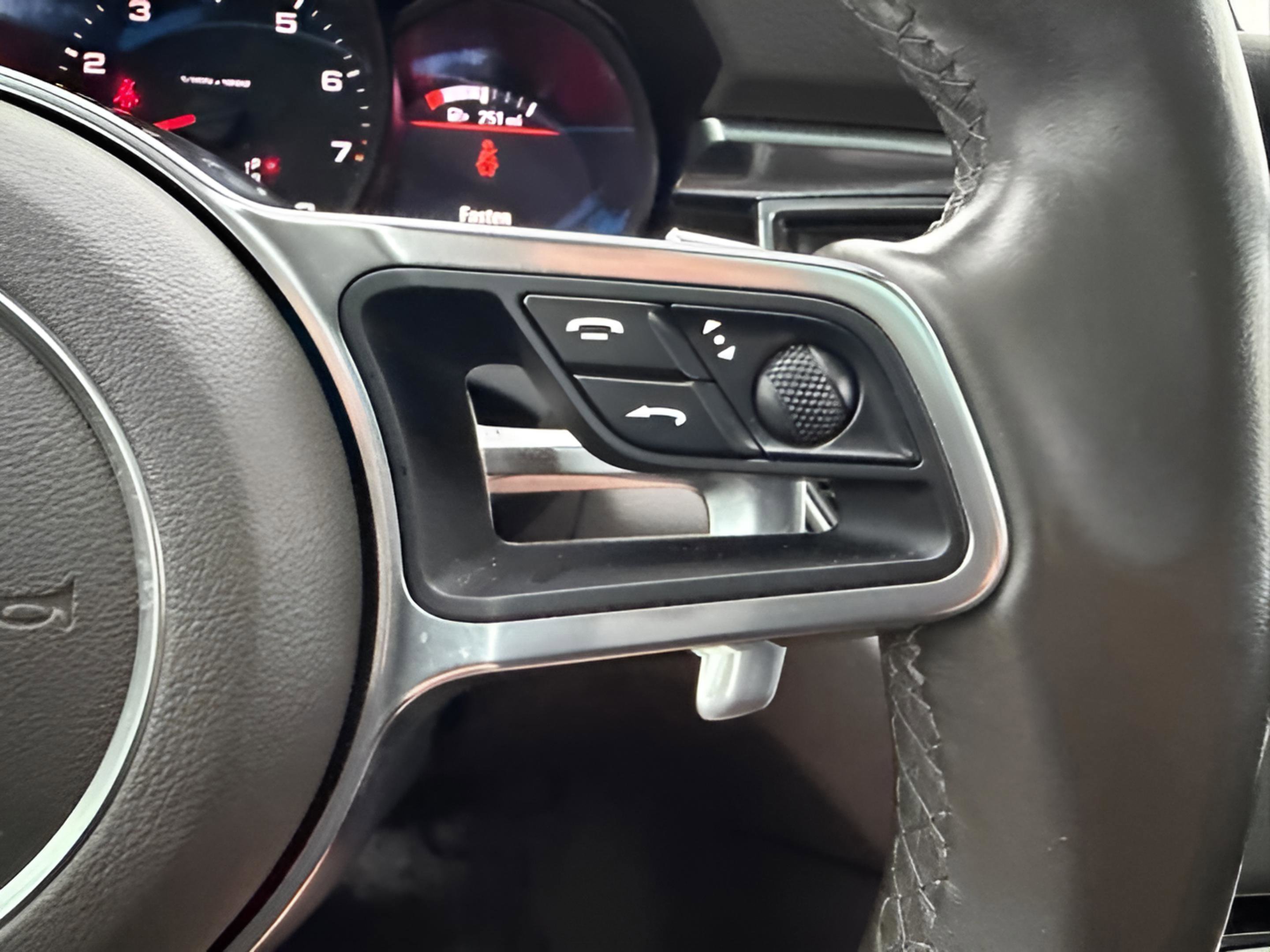Used 2018 Porsche Macan AWD/4WD image 14