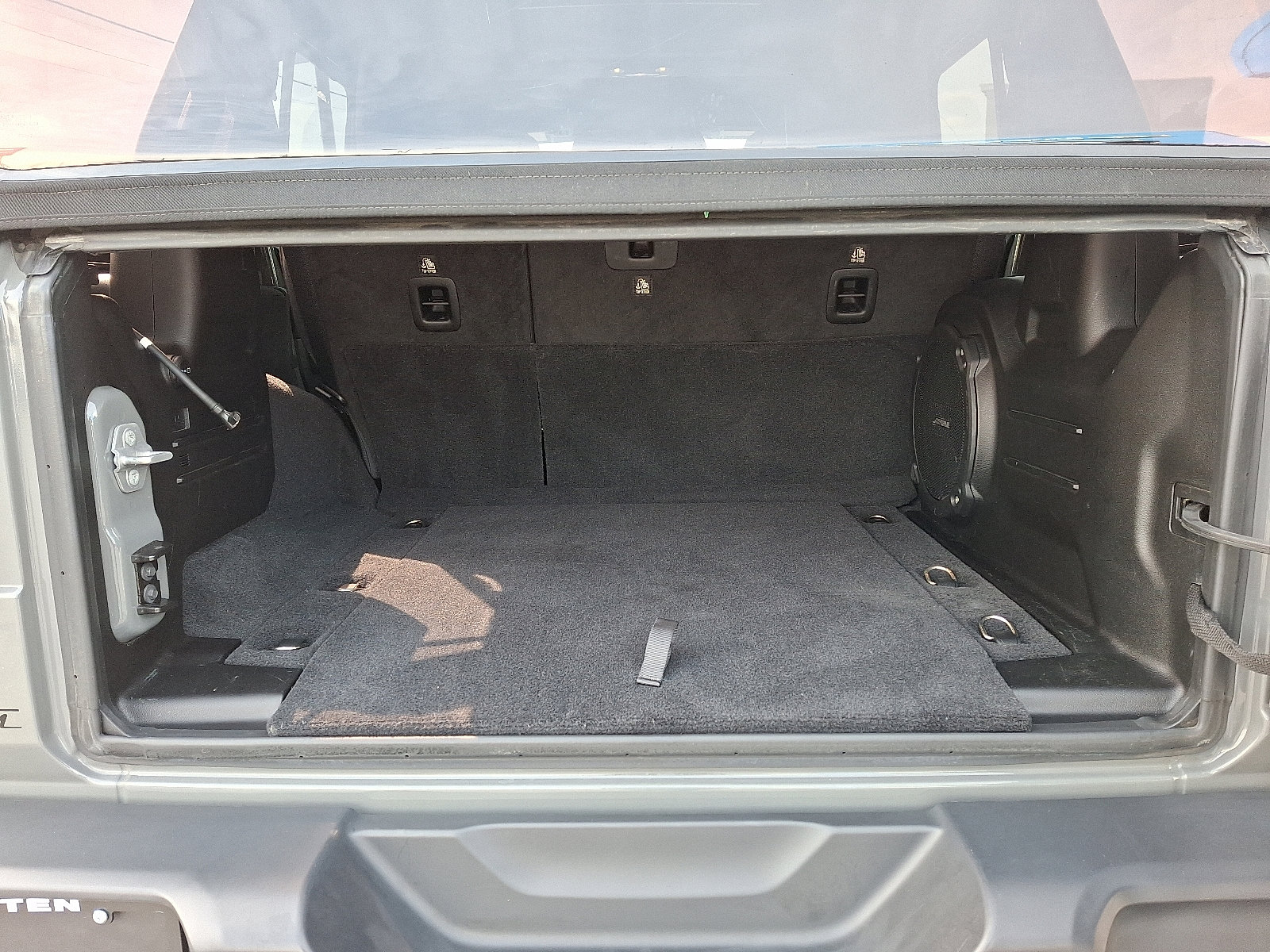 Used 2019 Jeep Wrangler Unlimited Sahara w/ Dual Top Group image 27