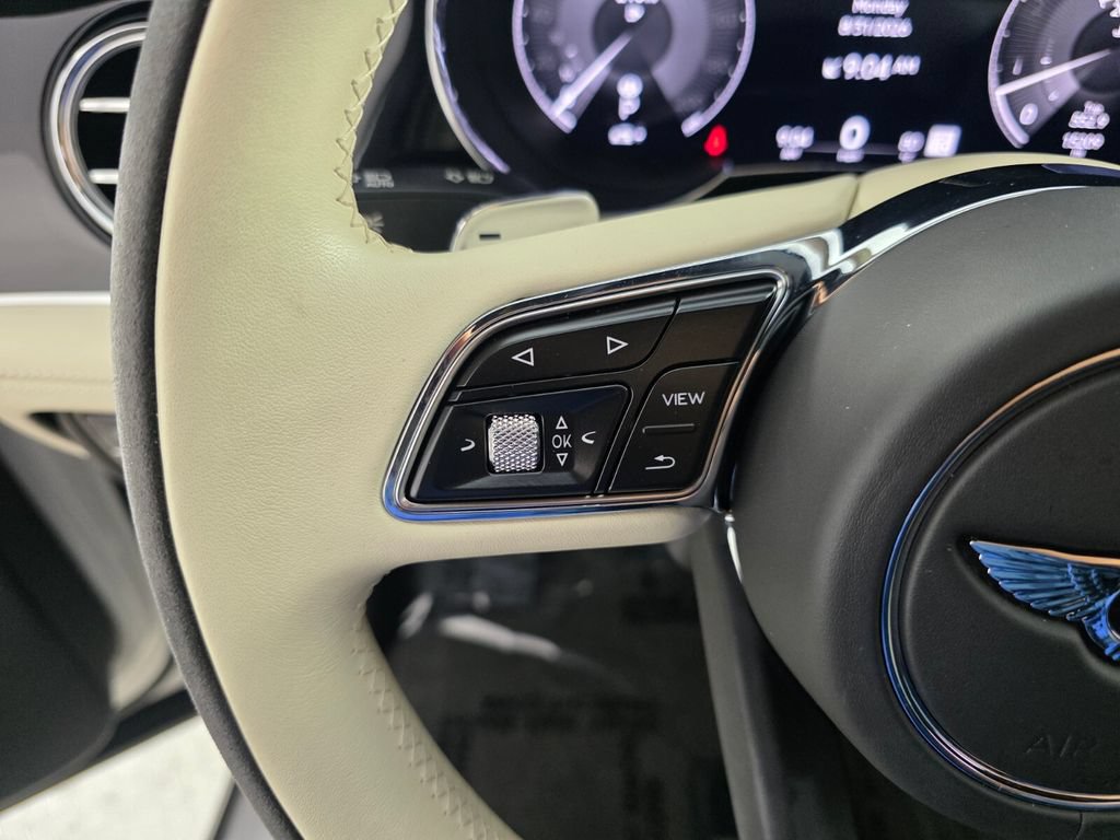 Used 2022 Bentley Bentayga AWD/4WD image 19