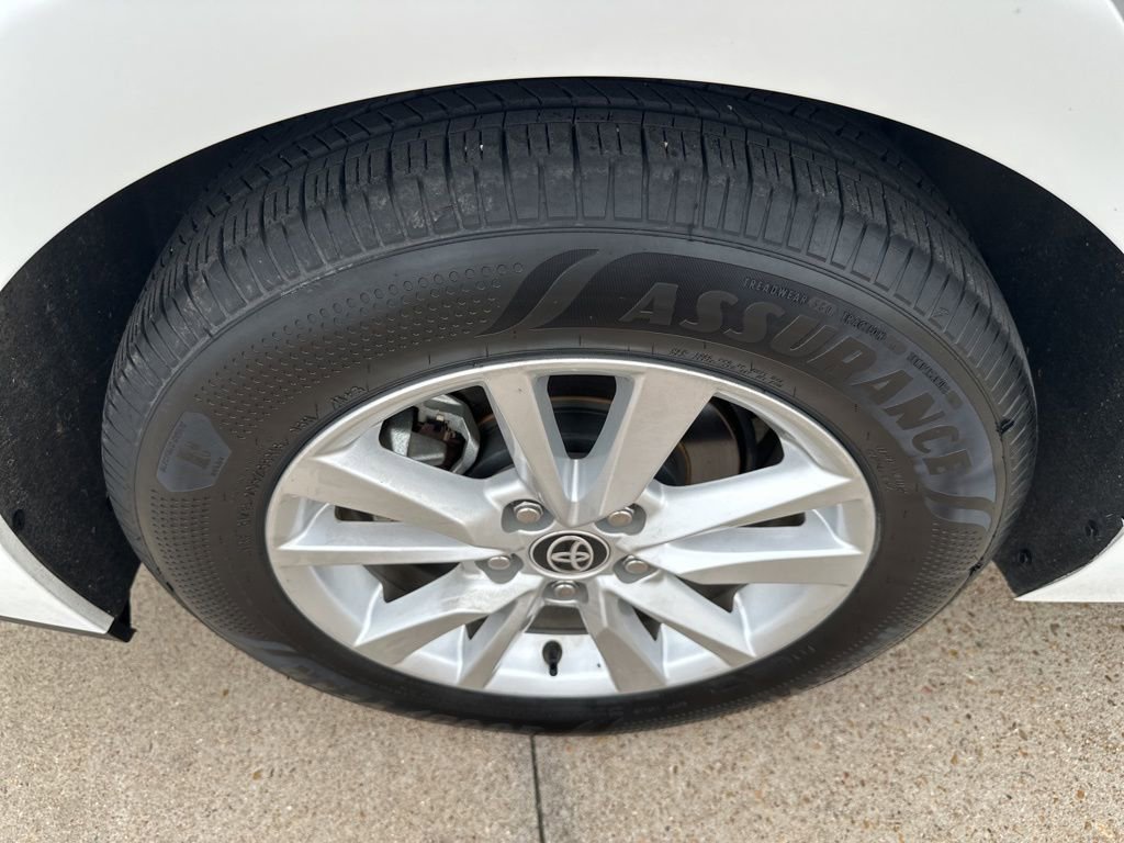 Used 2025 Toyota Camry LE w/ Convenience Package image 19