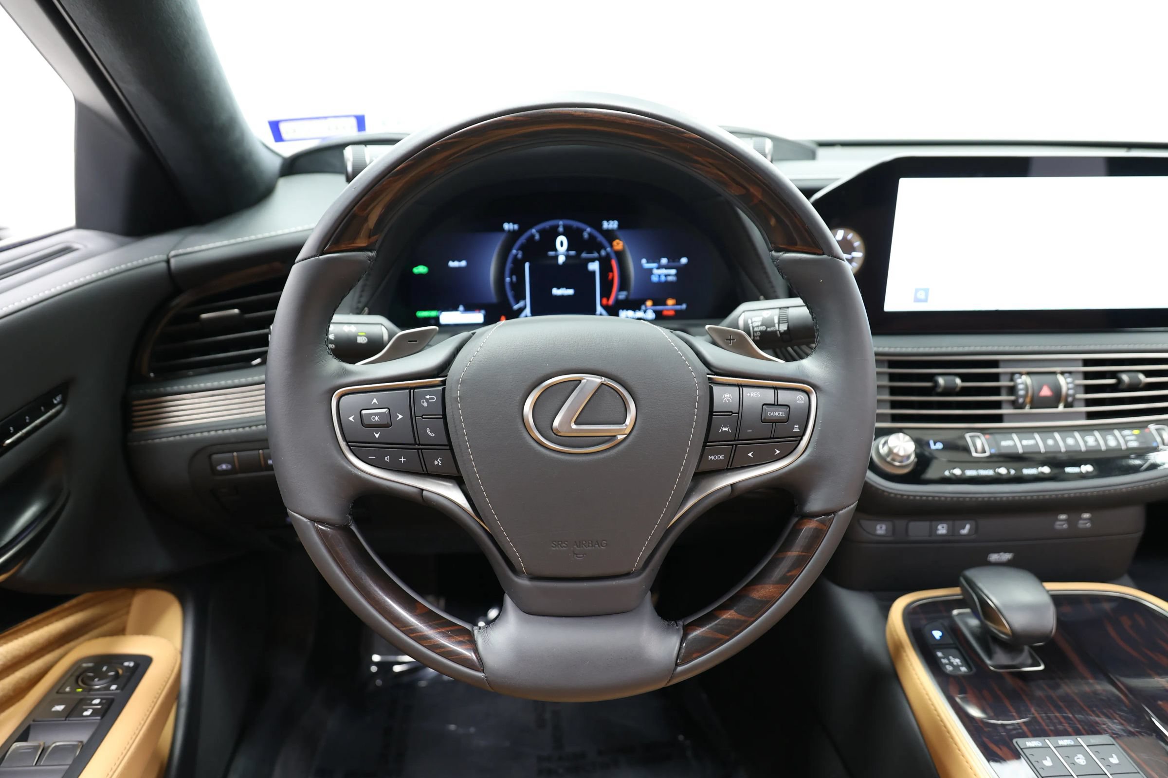 Used 2024 Lexus LS 500 w/ Interior Upgrade Package RWD image 23