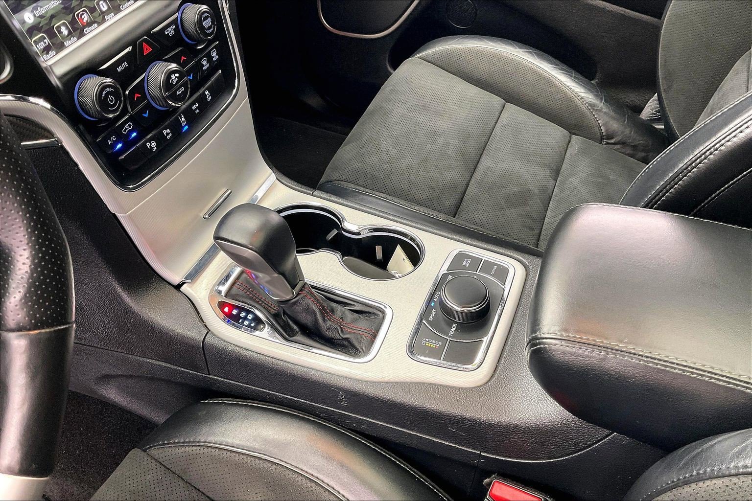 Used 2018 Jeep Grand Cherokee SRT w/ Trailer Tow Group IV AWD/4WD image 16