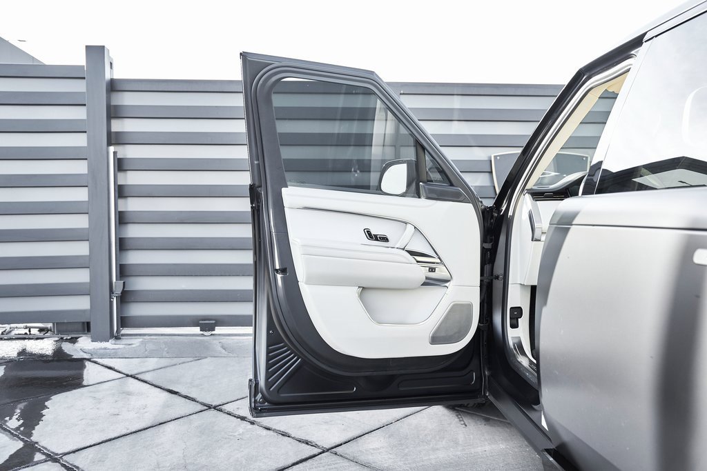 Used 2024 Land Rover Range Rover SV image 31