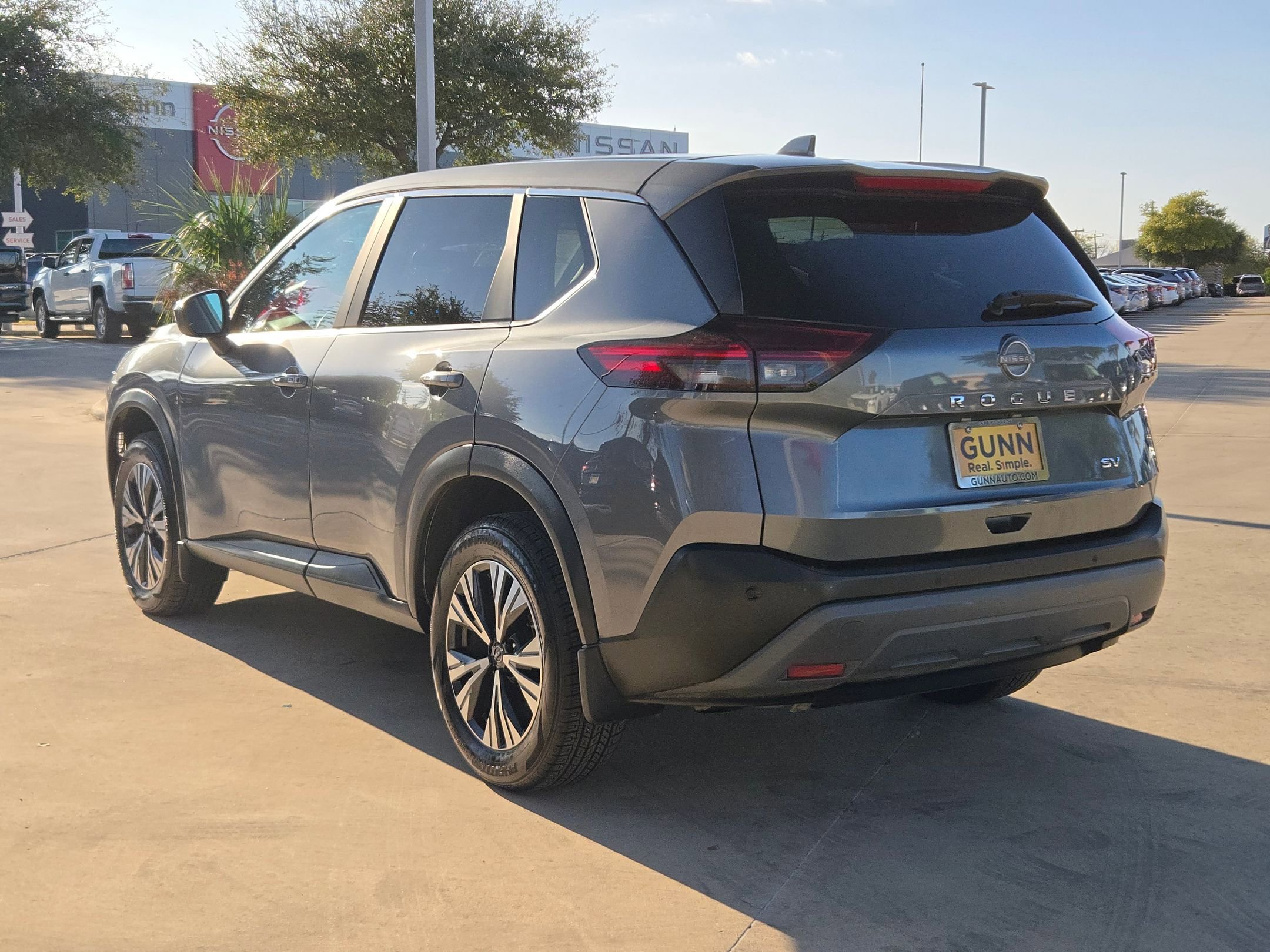 Used 2023 Nissan Rogue SV image 5