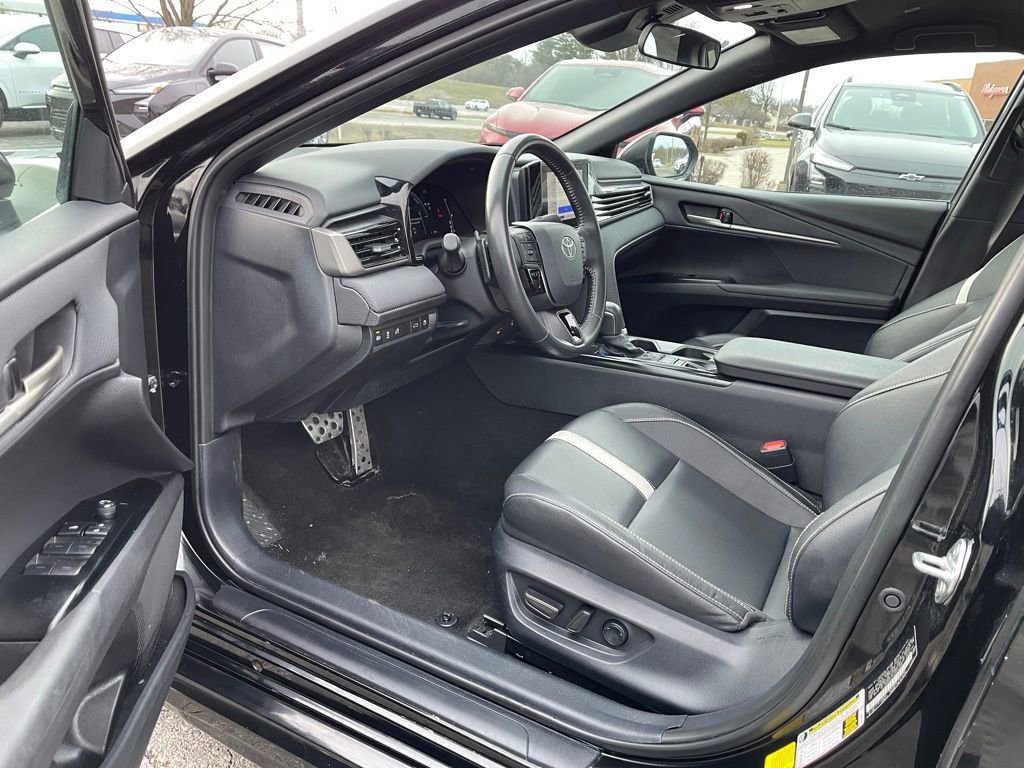 Used 2025 Toyota Camry SE image 5