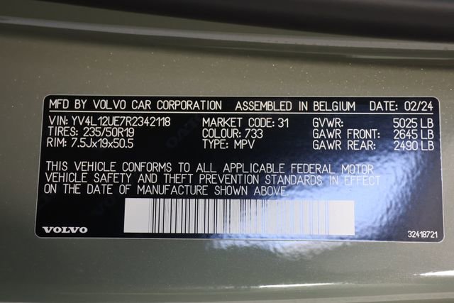 Used 2024 Volvo XC40 B5 Plus image 29