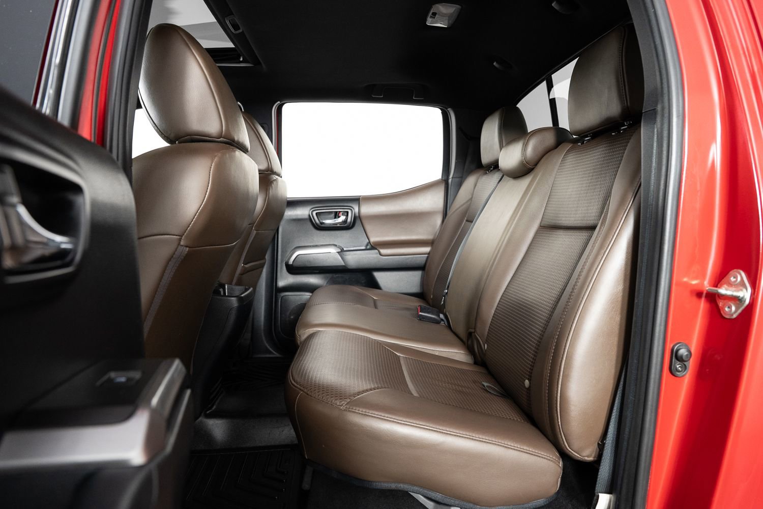 Used 2017 Toyota Tacoma Limited image 17