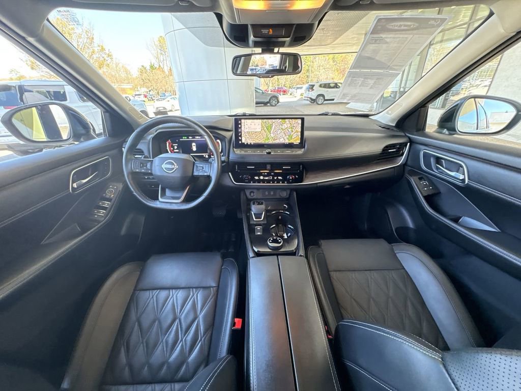 Used 2025 Nissan Rogue Platinum w/ Platinum Premium Package image 21