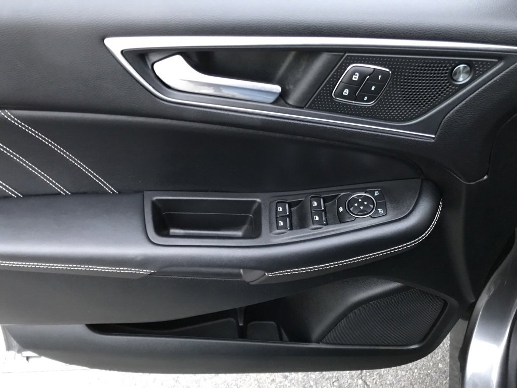 Used 2022 Ford Edge ST image 9