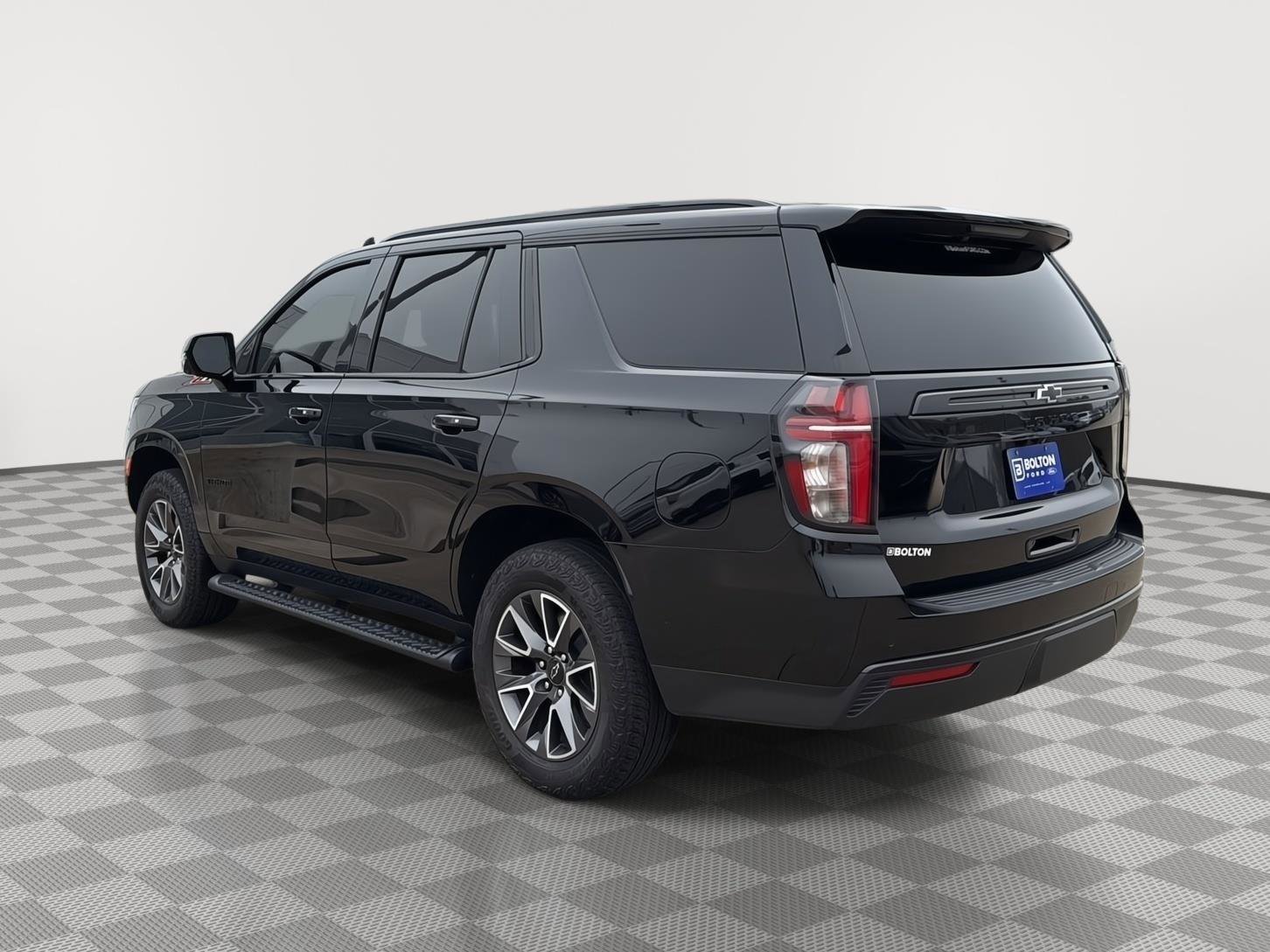 Used 2024 Chevrolet Tahoe Z71 w/ Luxury Package image 3