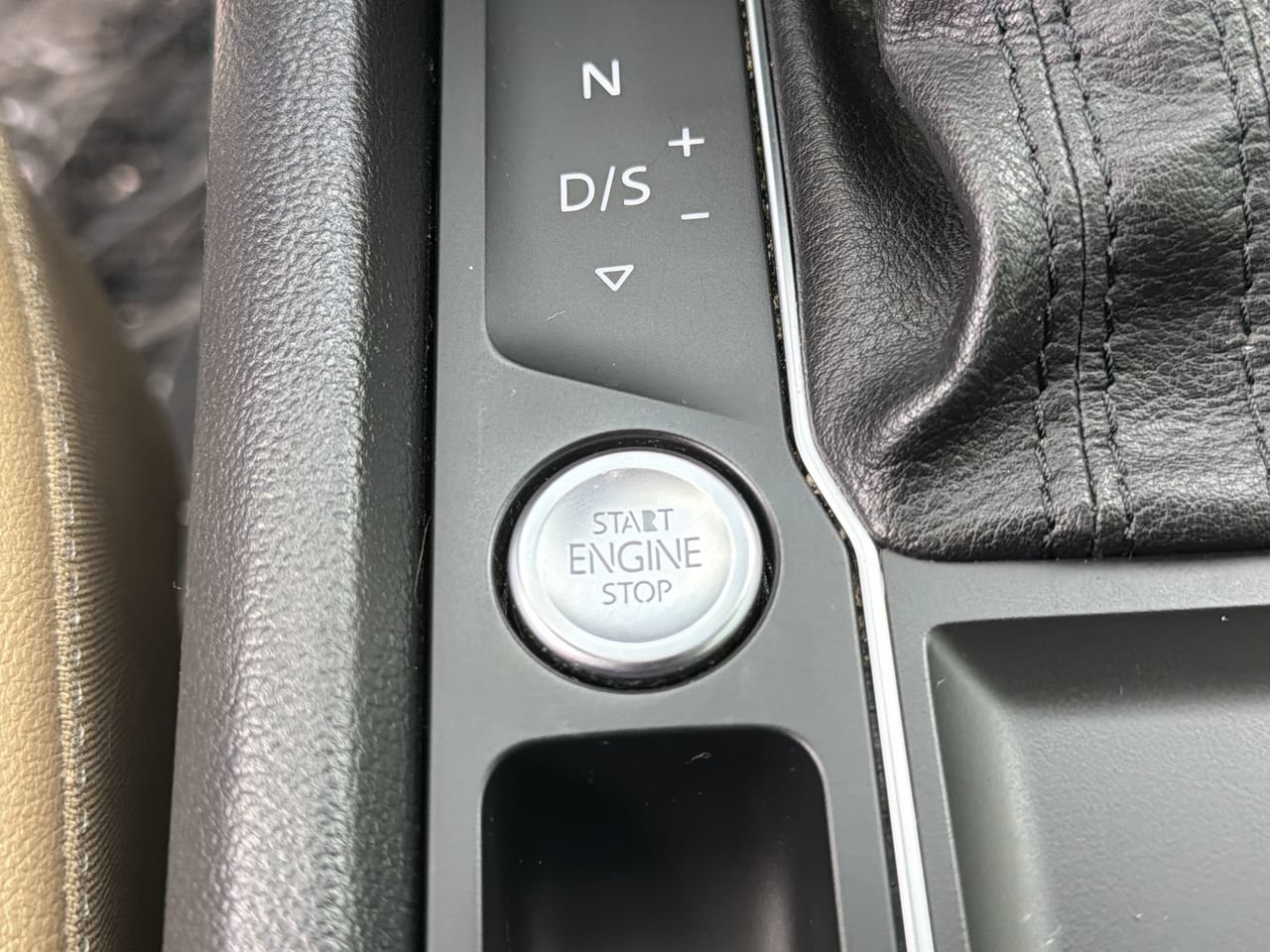 Used 2020 Volkswagen Atlas Cross Sport SEL FWD image 31