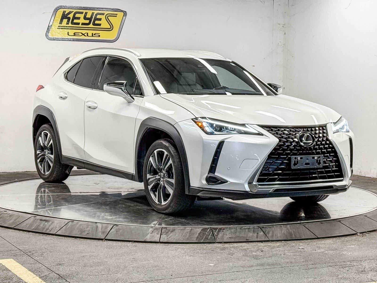 Used 2022 Lexus UX 200 w/ Accessory Package (Z2) FWD image 5