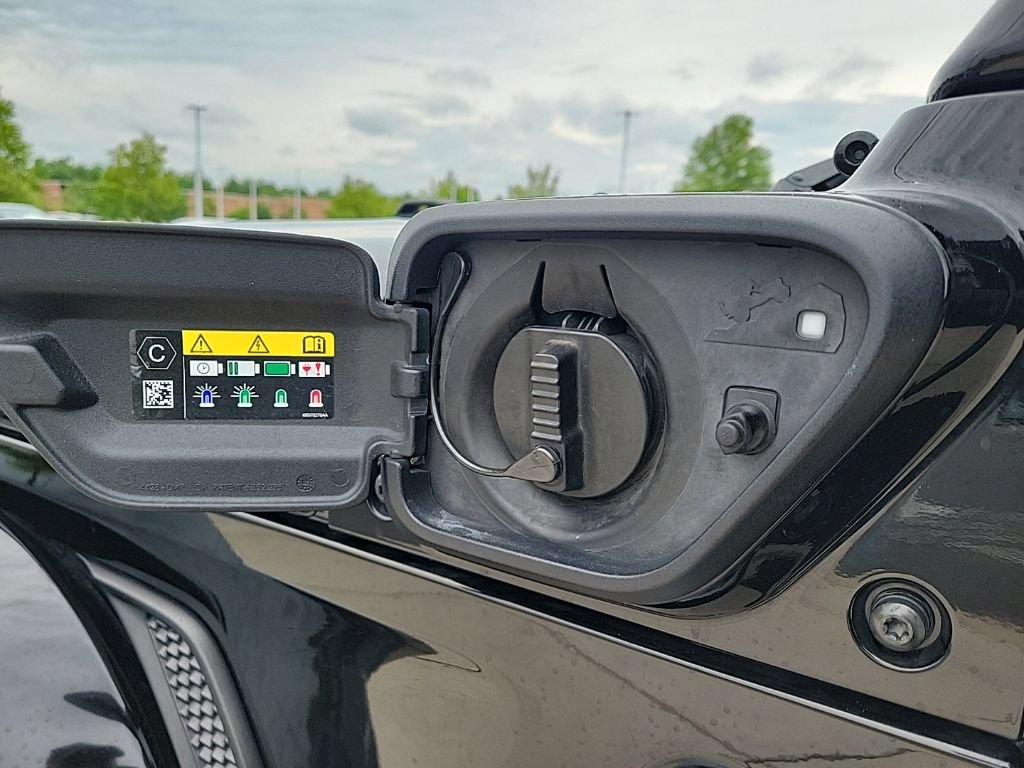Used 2022 Jeep Wrangler Unlimited Sahara w/ Cold Weather Group AWD/4WD image 11