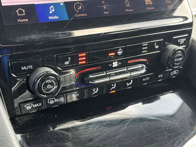 Used 2023 Jeep Grand Cherokee Limited image 32