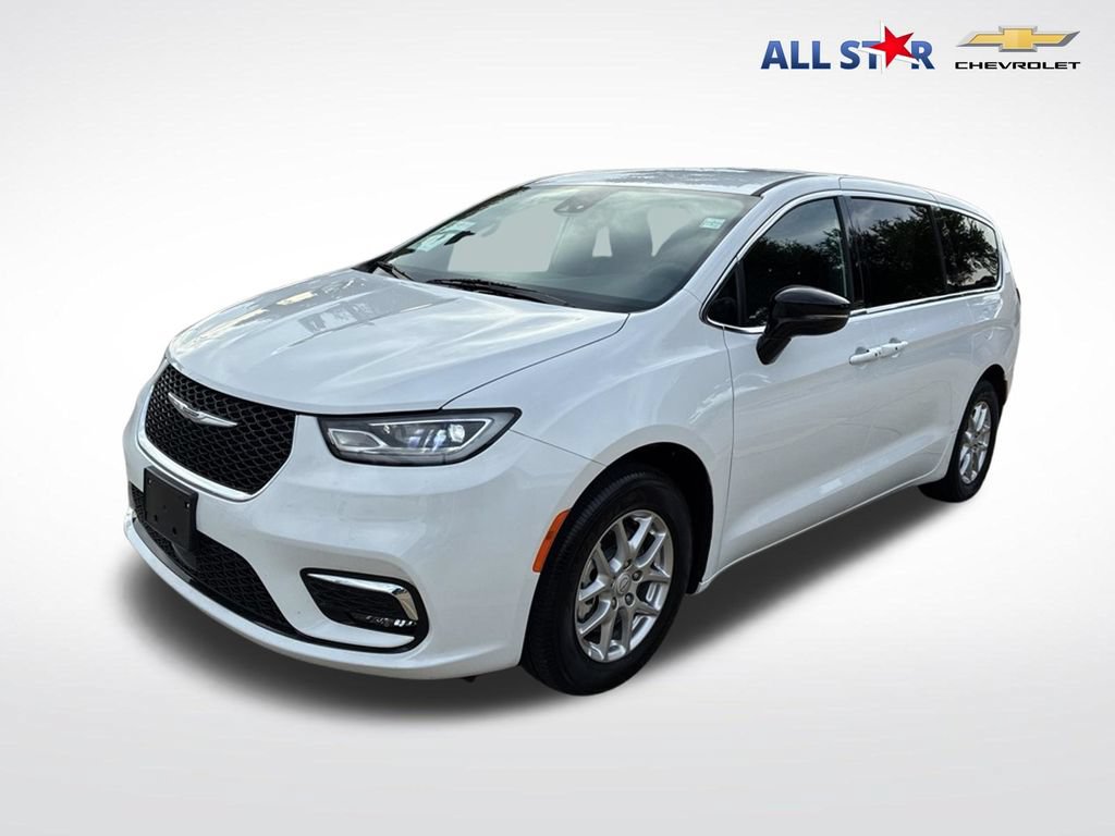 Used 2025 Chrysler Pacifica Select FWD image 1