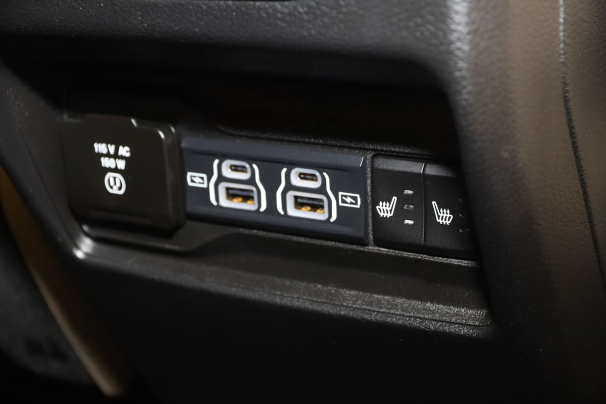 Used 2023 Jeep Grand Cherokee Limited w/ Luxury Tech Group II AWD/4WD image 15
