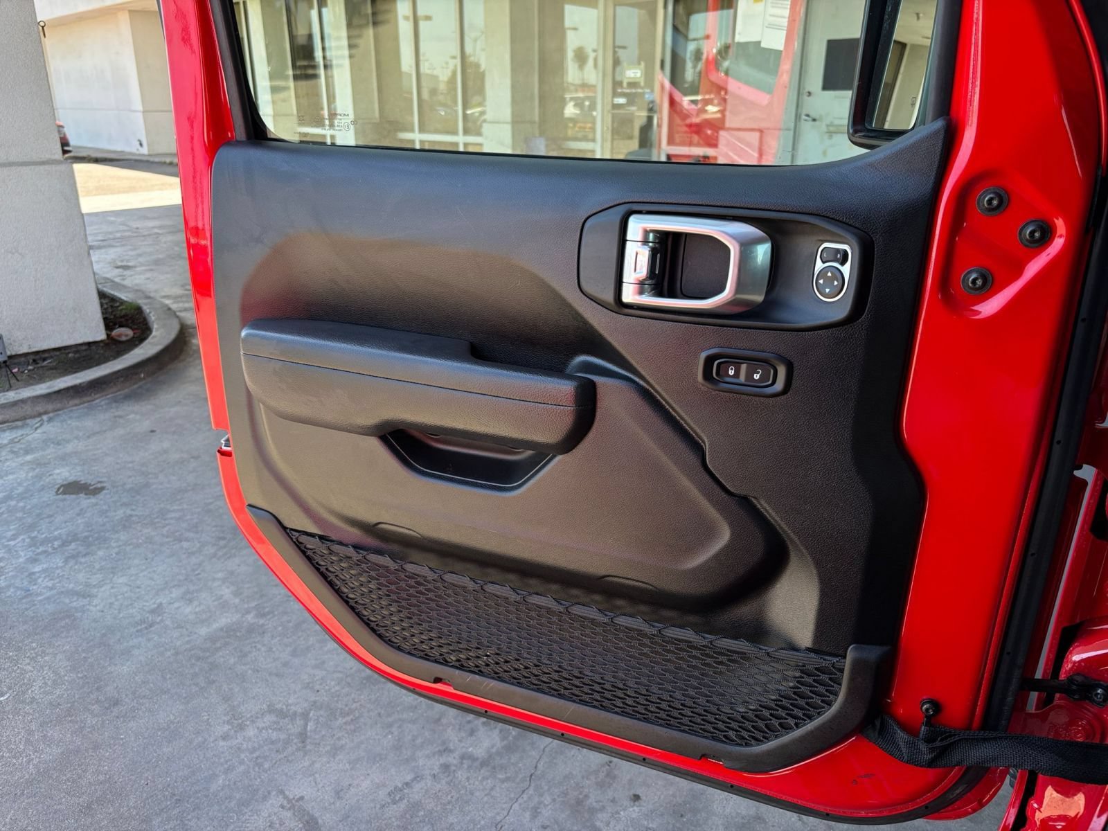 Used 2025 Jeep Wrangler Unlimited Rubicon AWD/4WD image 18