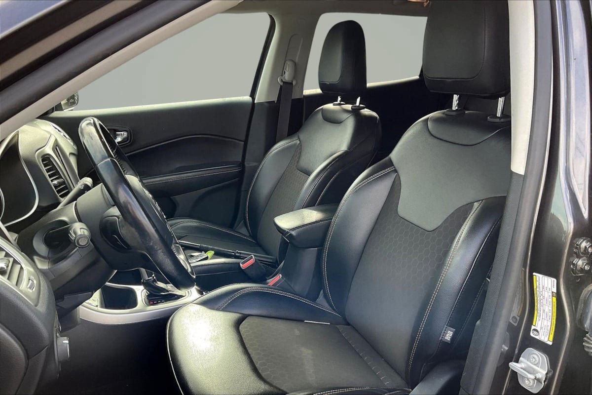 Used 2019 Jeep Compass Latitude w/ Popular Equipment Group FWD image 25