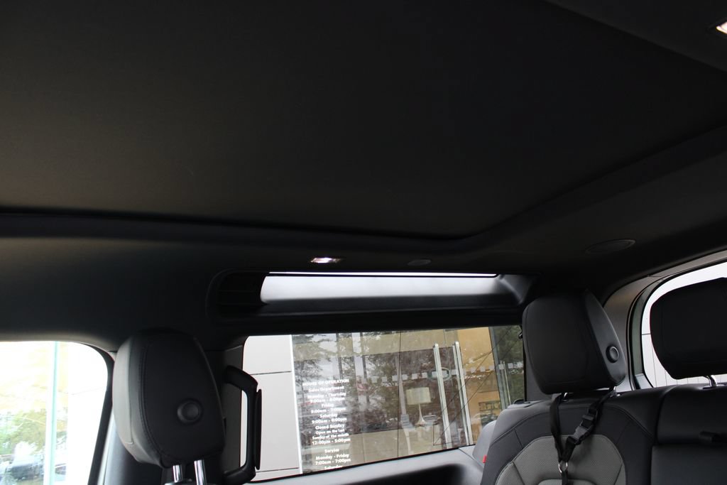 Used 2022 Land Rover Defender 90 X-Dynamic SE AWD/4WD image 9