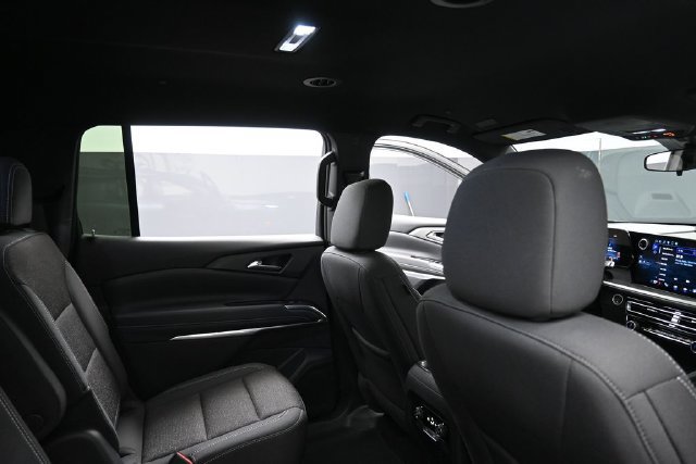 Used 2025 Chevrolet Traverse LT FWD image 33