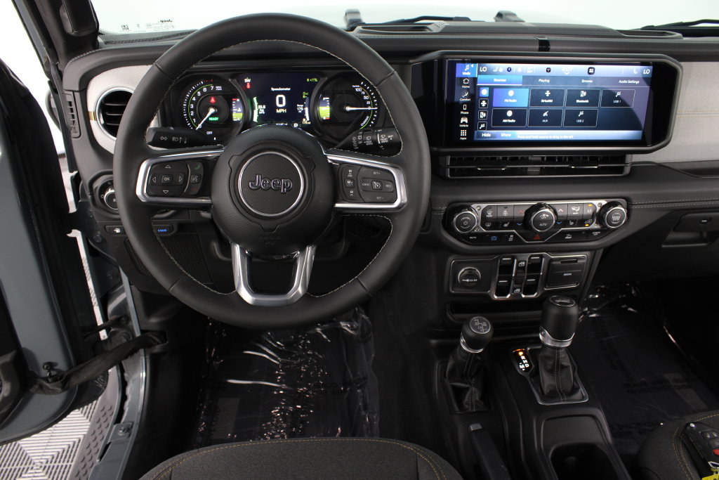 Used 2025 Jeep Wrangler Unlimited Sahara AWD/4WD image 30