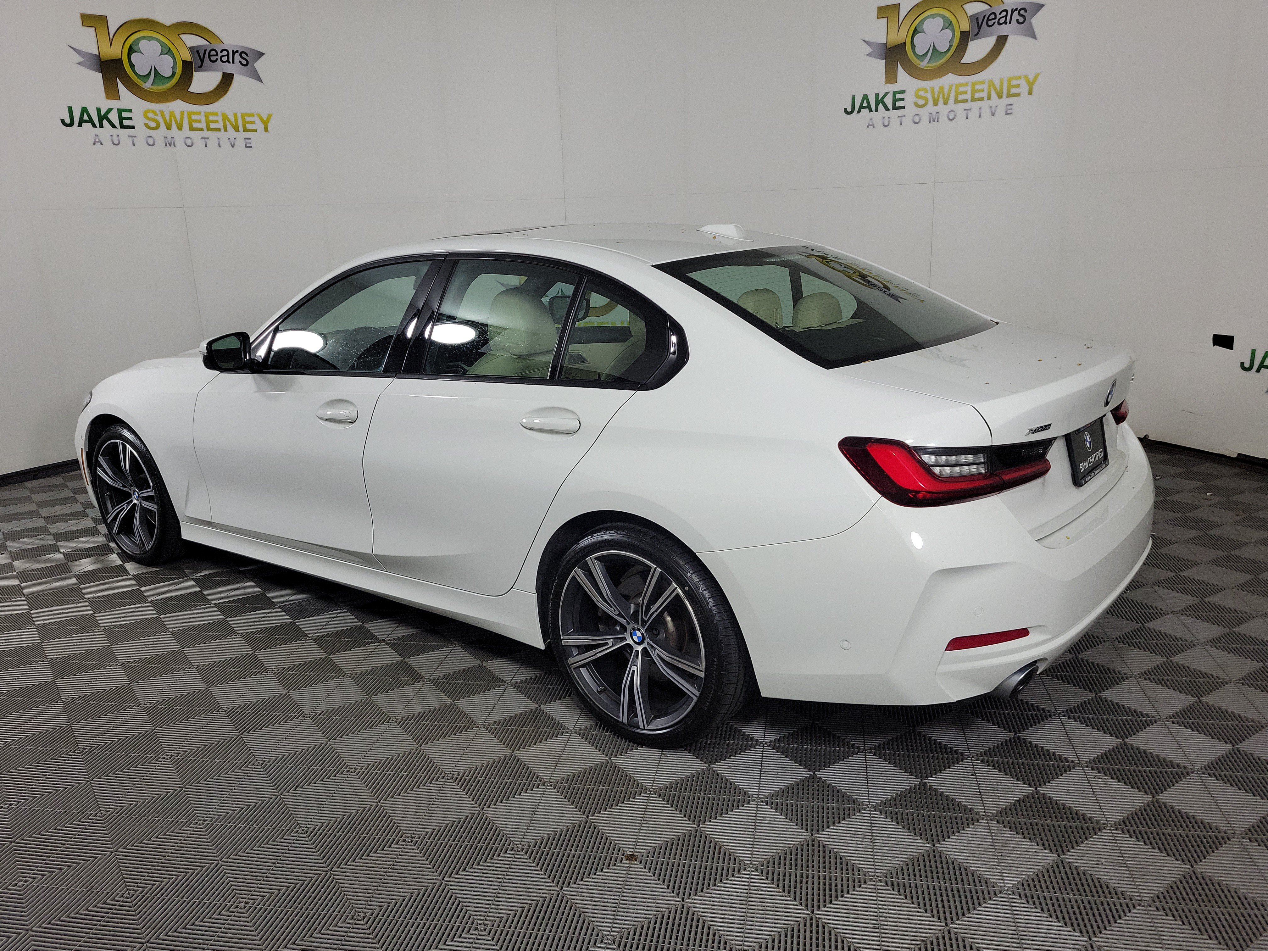 Used 2023 BMW 330i xDrive Sedan w/ Parking Assistance Package AWD/4WD image 5