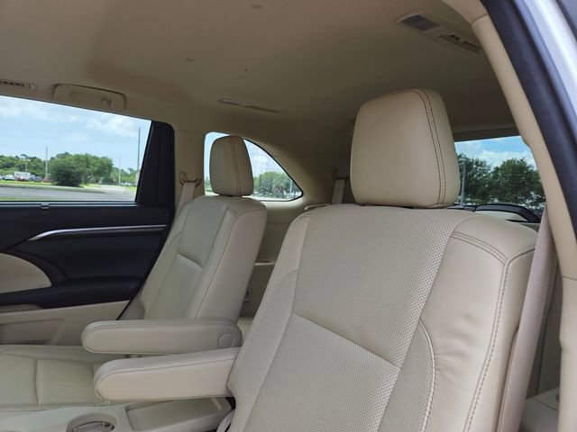 Used 2016 Toyota Highlander Limited AWD/4WD image 19