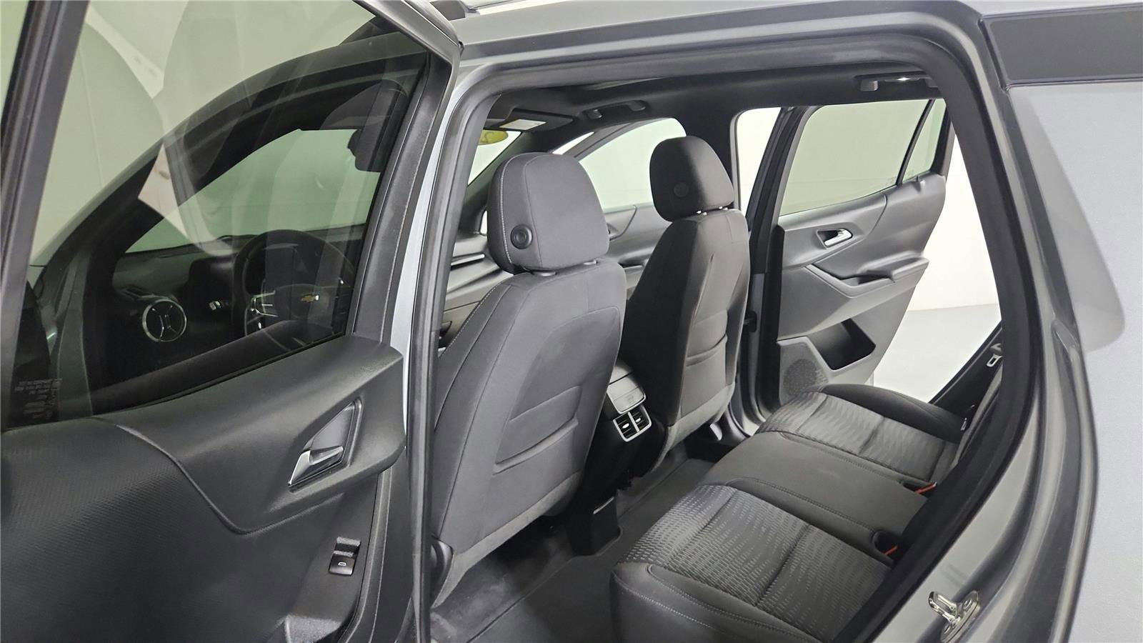 Used 2025 Chevrolet Equinox LT AWD/4WD image 17