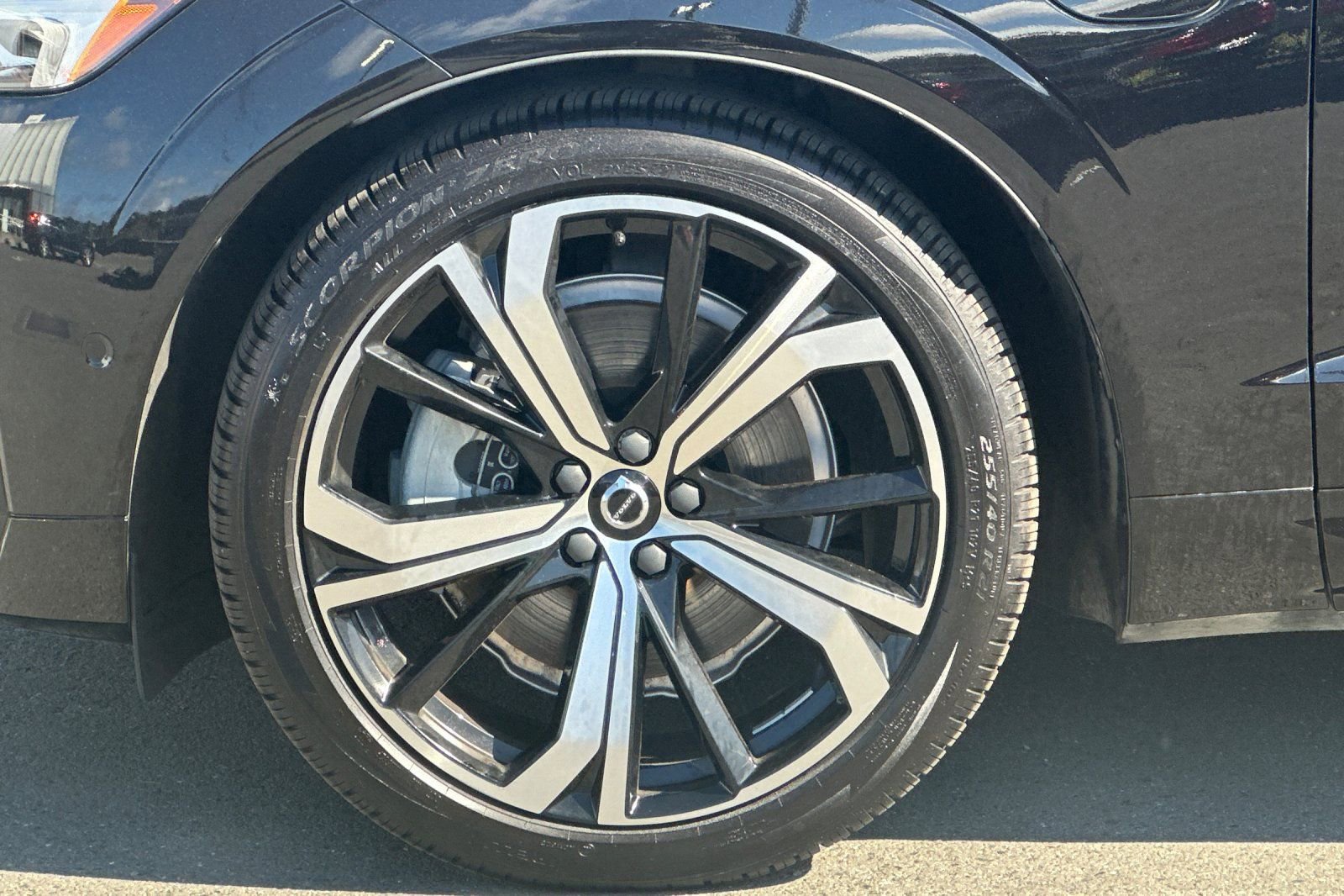 Certified 2025 Volvo XC60 T8 Ultra w/ Protection Package Premier image 12