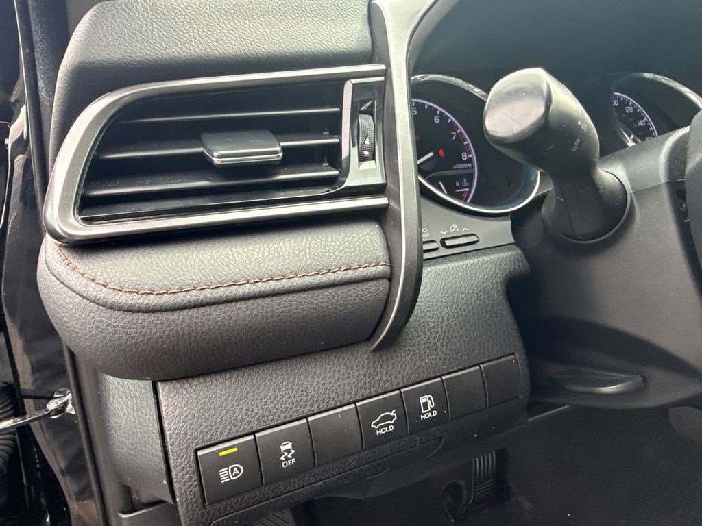 Used 2020 Toyota Camry XLE FWD image 21