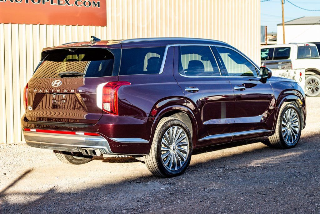 Used 2024 Hyundai Palisade Calligraphy image 3