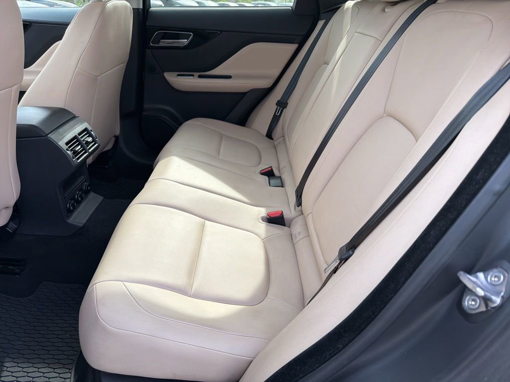 Used 2018 Jaguar F-PACE Premium image 9
