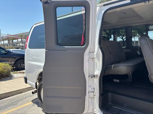 Used 2020 Chevrolet Express 3500 LT w/ LT Preferred Equipment Group RWD image 22