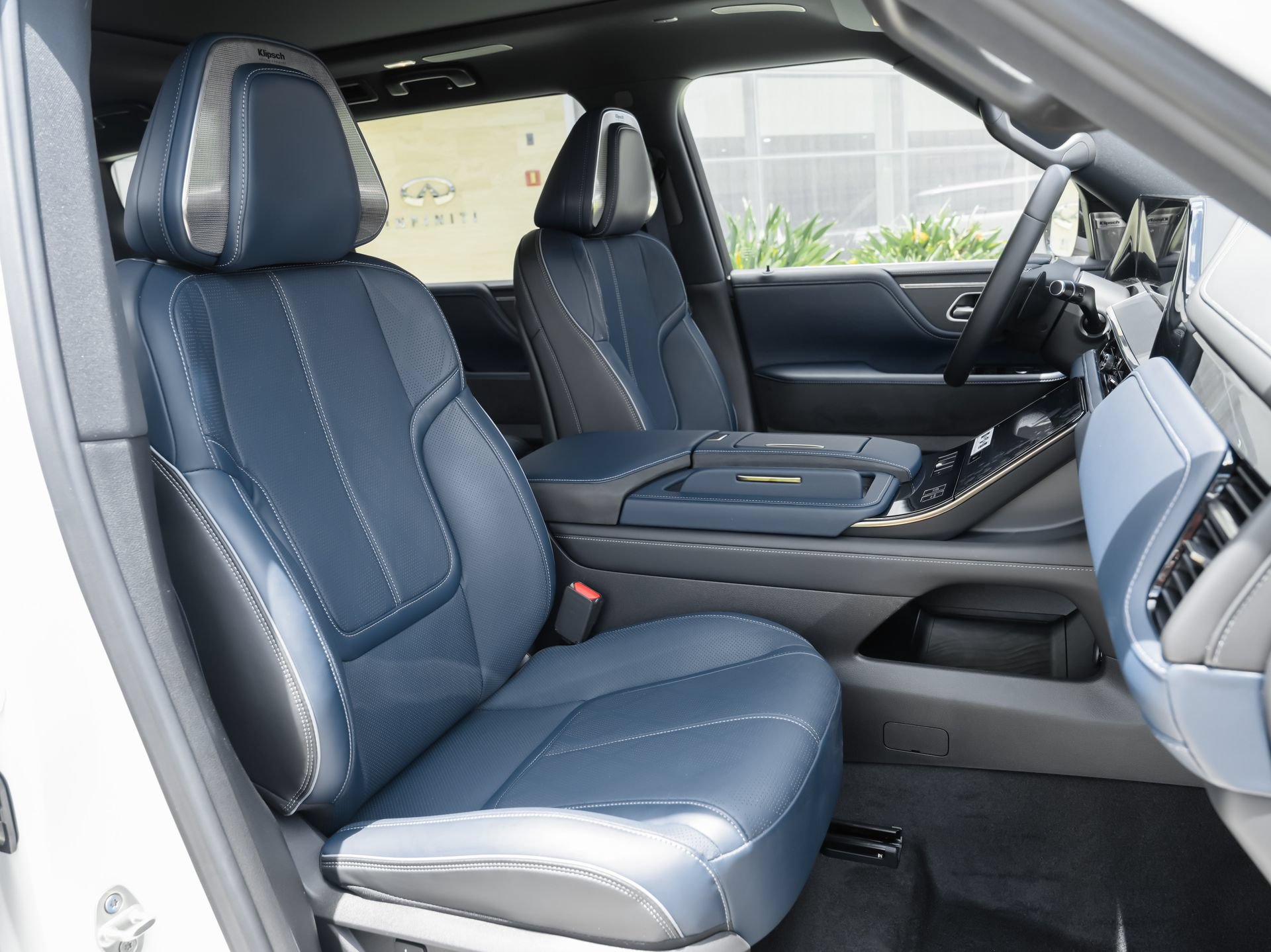 Certified 2026 INFINITI QX80 4WD w/ Sport Exterior Package image 39