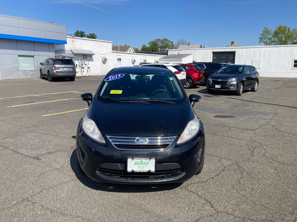 Used 2013 Ford Fiesta SE FWD image 2