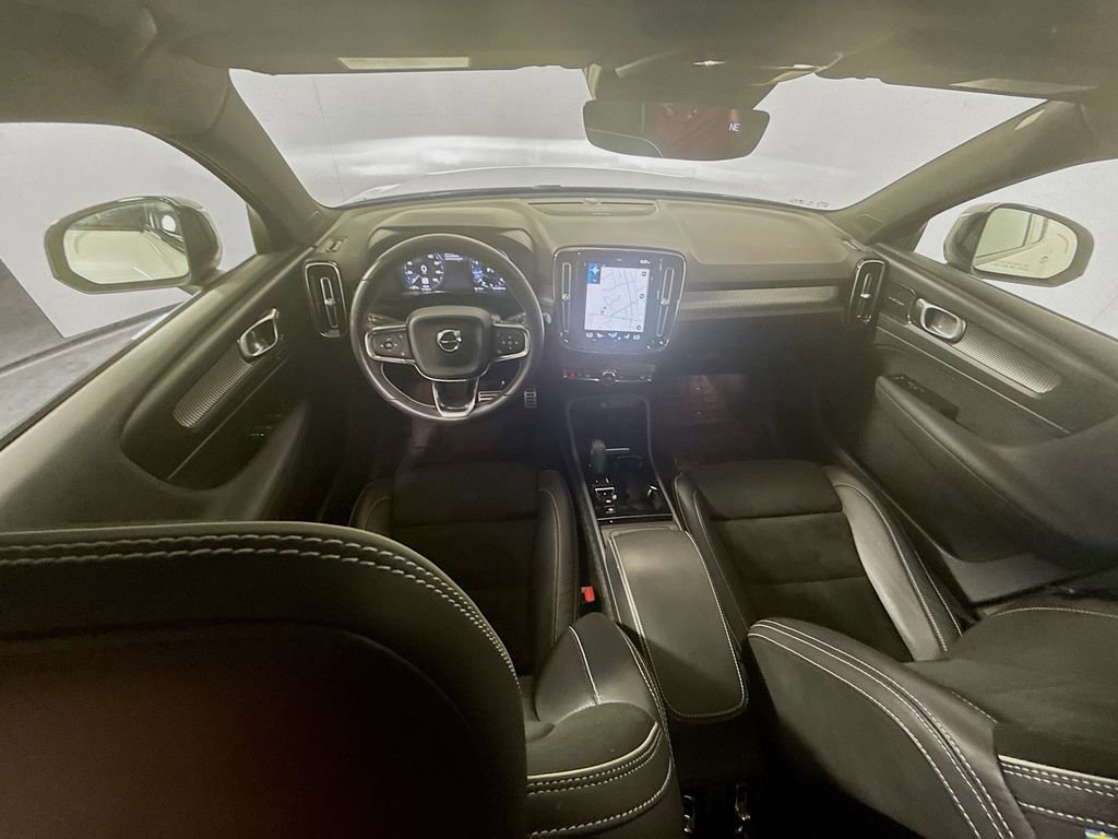 Used 2021 Volvo XC40 T5 R-Design image 24