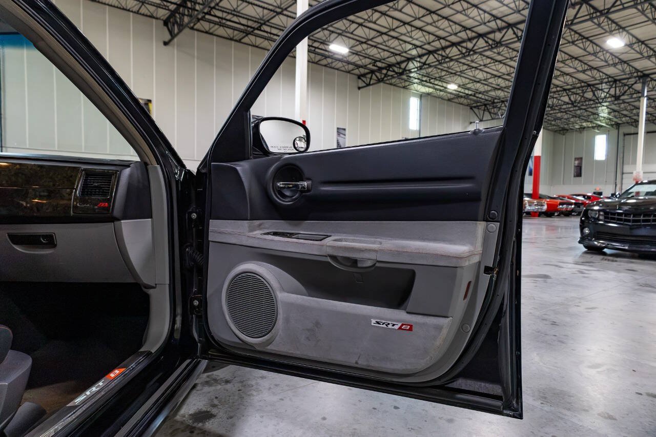 Used 2006 Dodge Magnum SRT8 w/ SRT Option Group III RWD image 35
