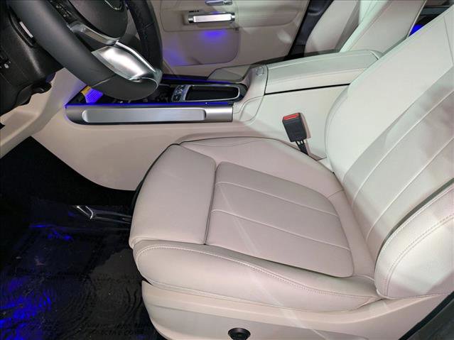 New 2025 Mercedes-Benz GLB 250 4MATIC image 4
