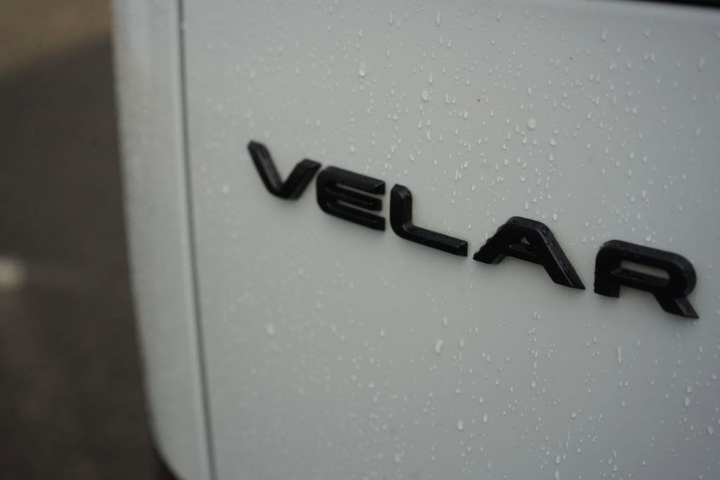 Used 2025 Land Rover Range Rover Velar Dynamic SE image 9