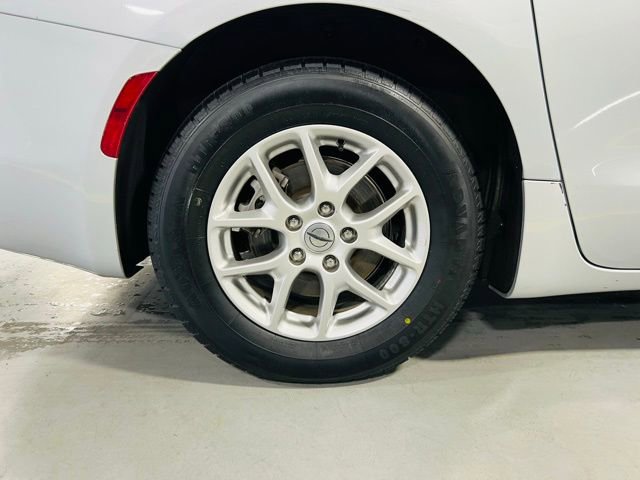 Used 2023 Chrysler Voyager LX image 12