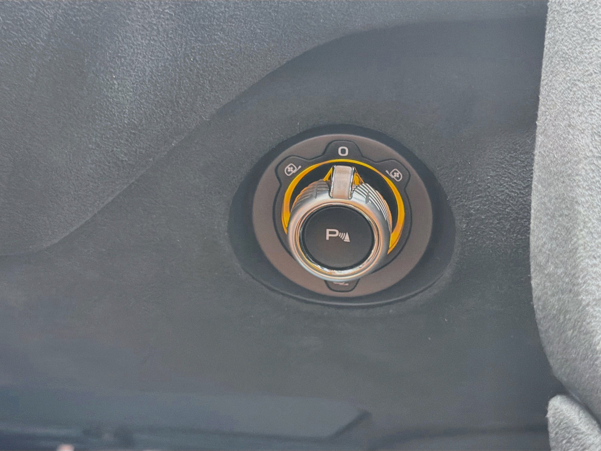 Used 2024 McLaren 750S Spider RWD image 38